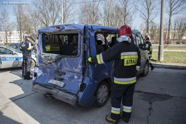 POLKOWICE. Ciężarówka najechała na tył busa