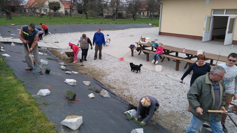 PASZOWICE. Wiosenne porządki w Wiadrowie