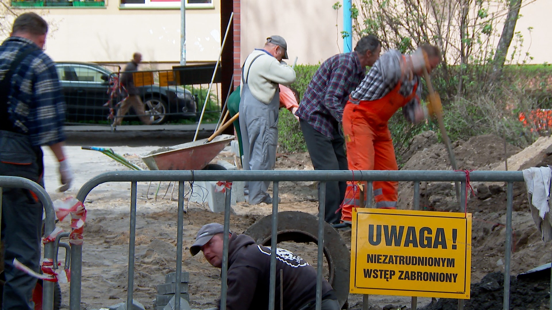 LEGNICA Roboty drogowe rodem z Alternatywy 4 (FOTO, WIDEO)