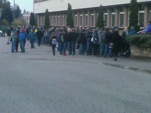 LUBIN. W kolejce po górnicze kolonie