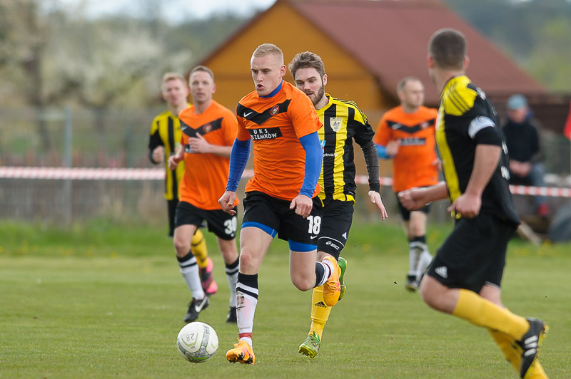 REGION. Huta ucieka rywalom (FOTO)