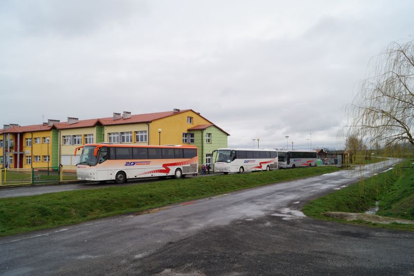MĘCINKA. Kamiennogórska firma dowozi do szkoły