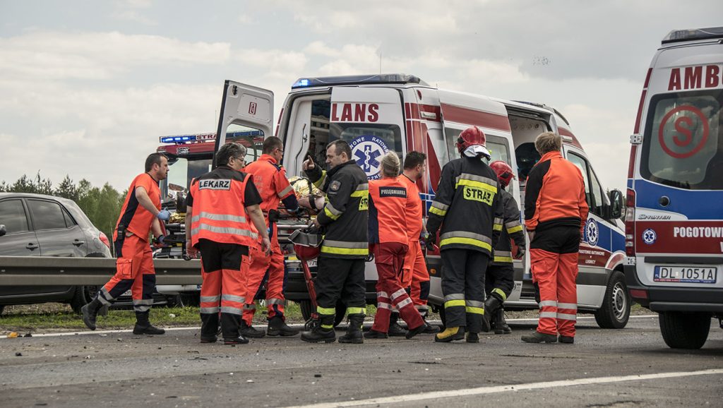 LUBIN. TIR wjechał w busa(FOTO)