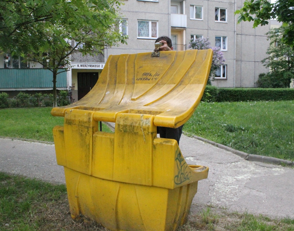 LEGNICA. Pocisk w środku osiedla (WIDEO)