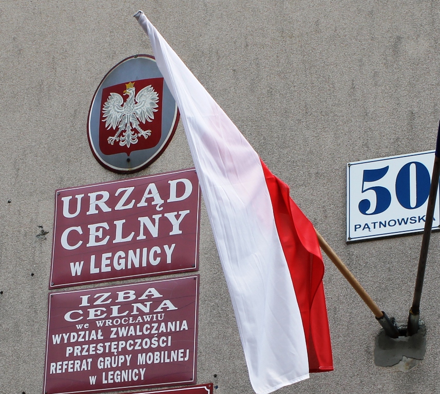 LEGNICA. Celnicy oflagowali swe budynki (WIDEO)