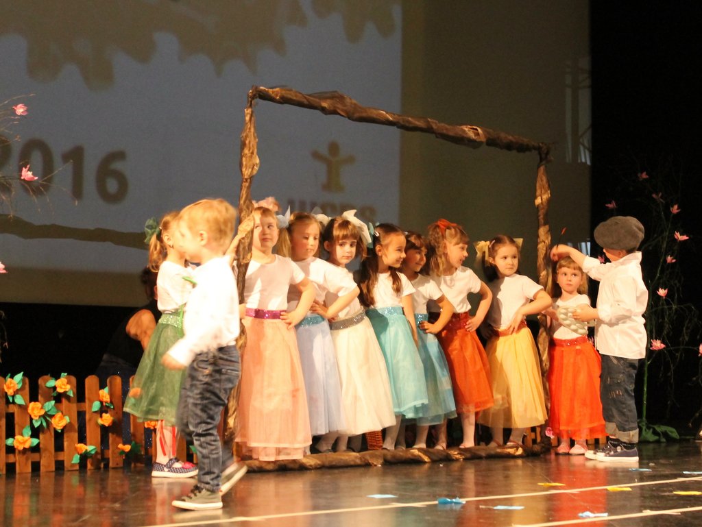 GŁOGÓW. Przedszkolaki zaprezentowały się na scenie (FOTO)