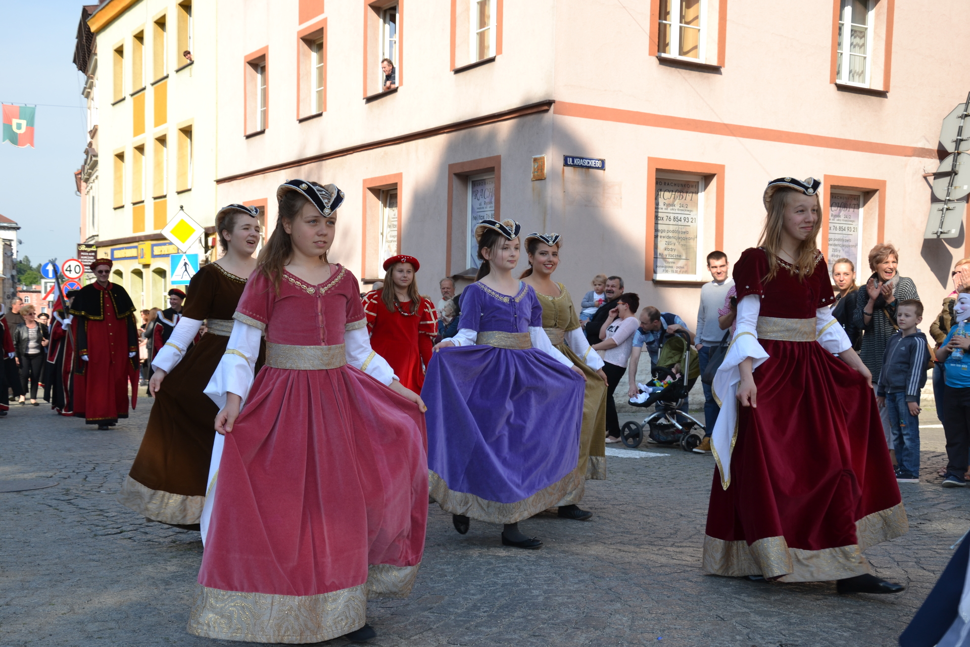 ZŁOTORYJA. Historyczne stroje czekają