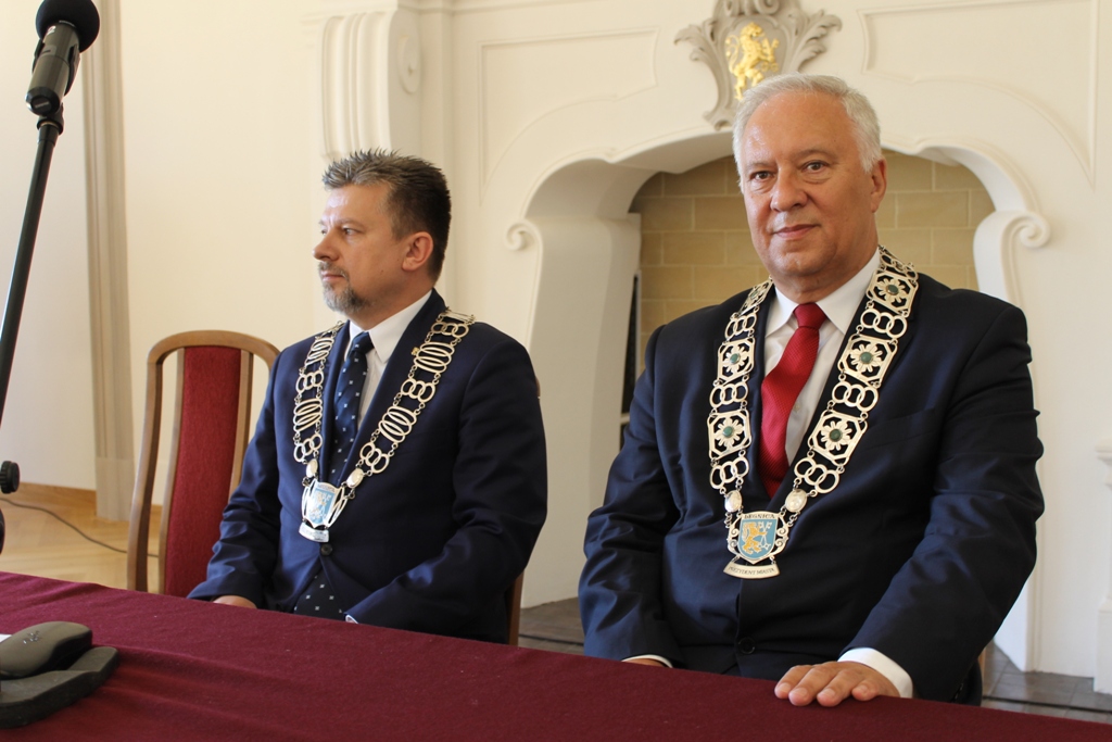 LEGNICA. Honory w Sali Królewskiej (WIDEO, FOTO)