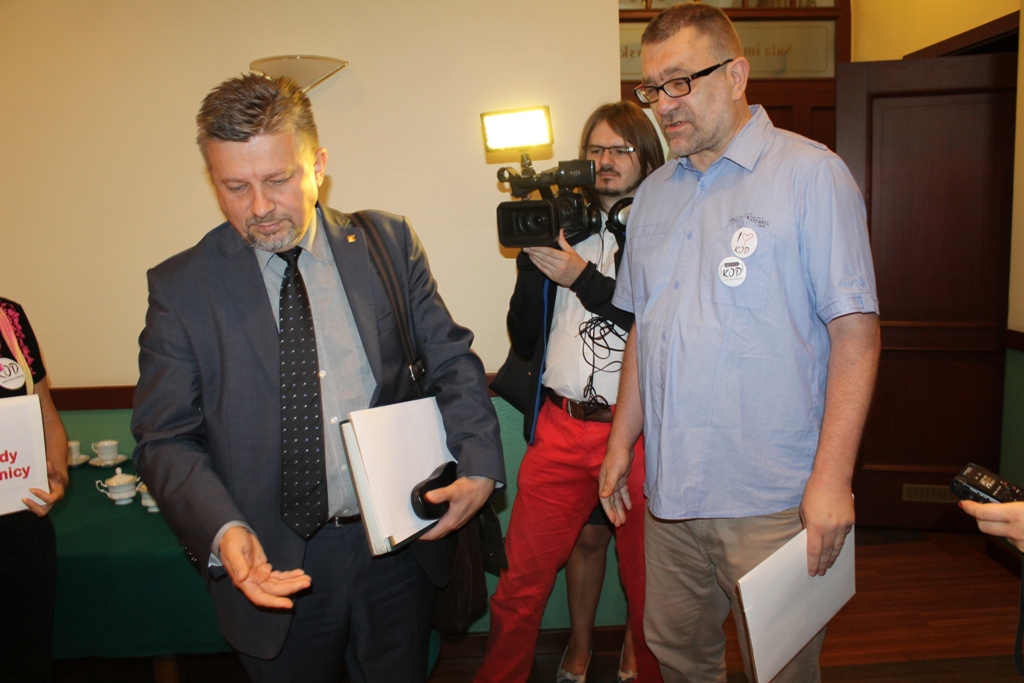 LEGNICA. KOD zaskoczył lidera PiS (WIDEO)