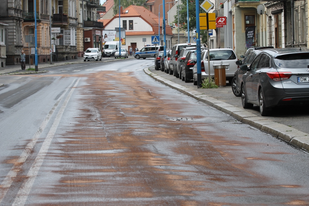 LEGNICA. Ślizgawka na ulicy (WIDEO, FOTO)