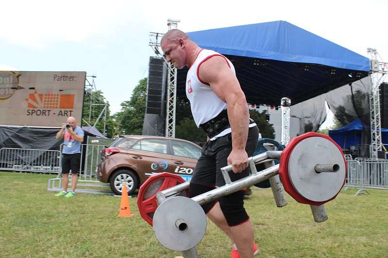 LUBIN. Strongmani na błoniach