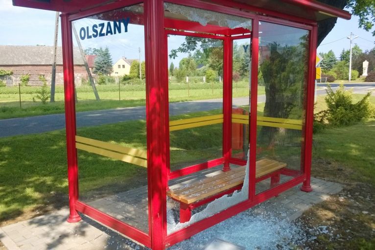 GMINA RUDNA. Zdemolowane dwa przystanki