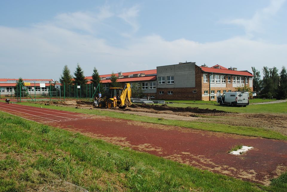 GAWORZYCE. Lampy są, budują skatepark