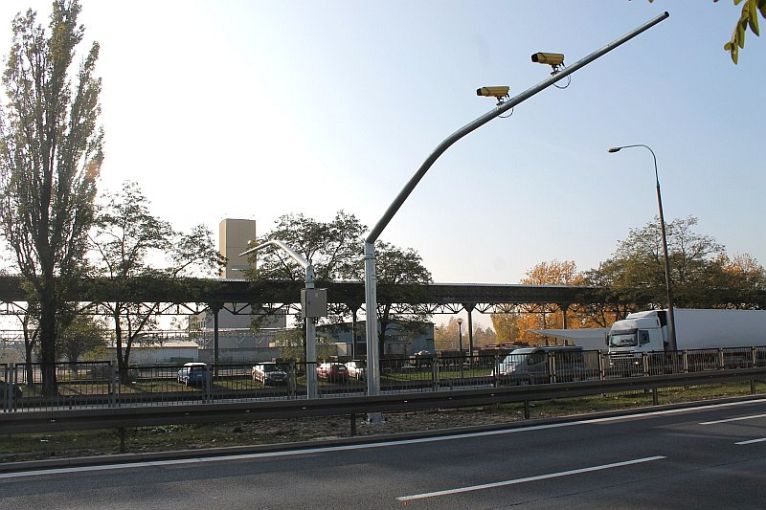 Polacy jeżdżą mniej, ale przez Lubin wciąż najszybciej