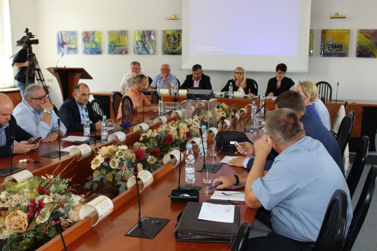 LUBIN. Związki zaskarżą uchwałę w sprawie premiowania nauczycieli (WIDEO)