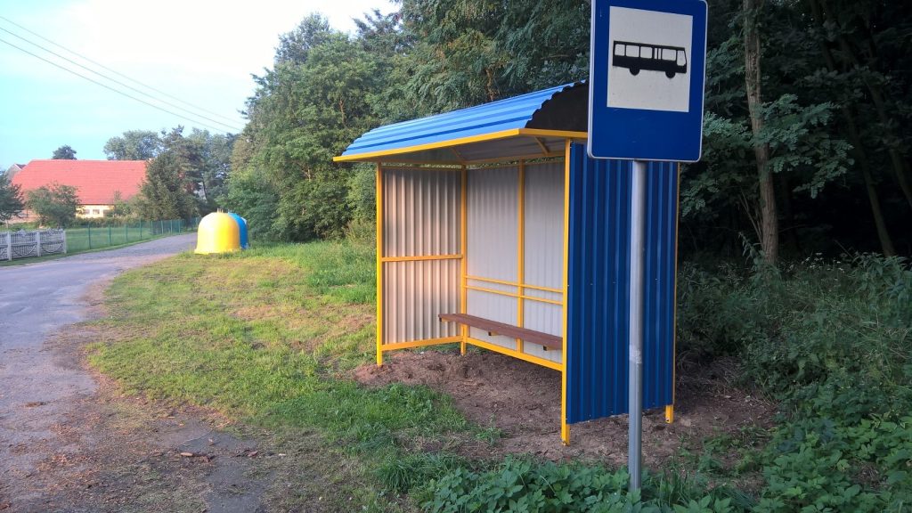PRZEMKÓW. Mają nowe wiaty przystankowe
