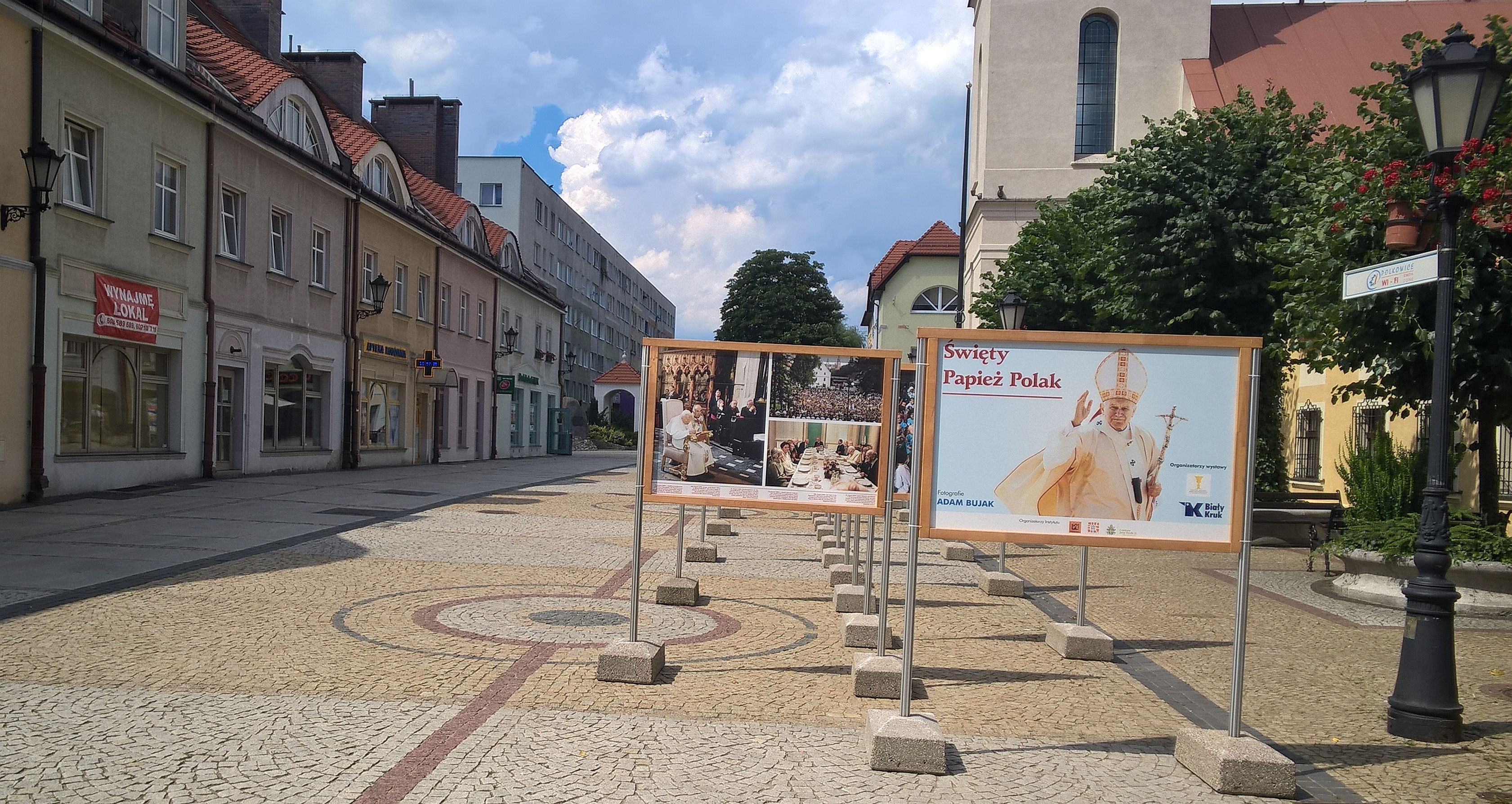 POLKOWICE. Papieska wystawa w Rynku