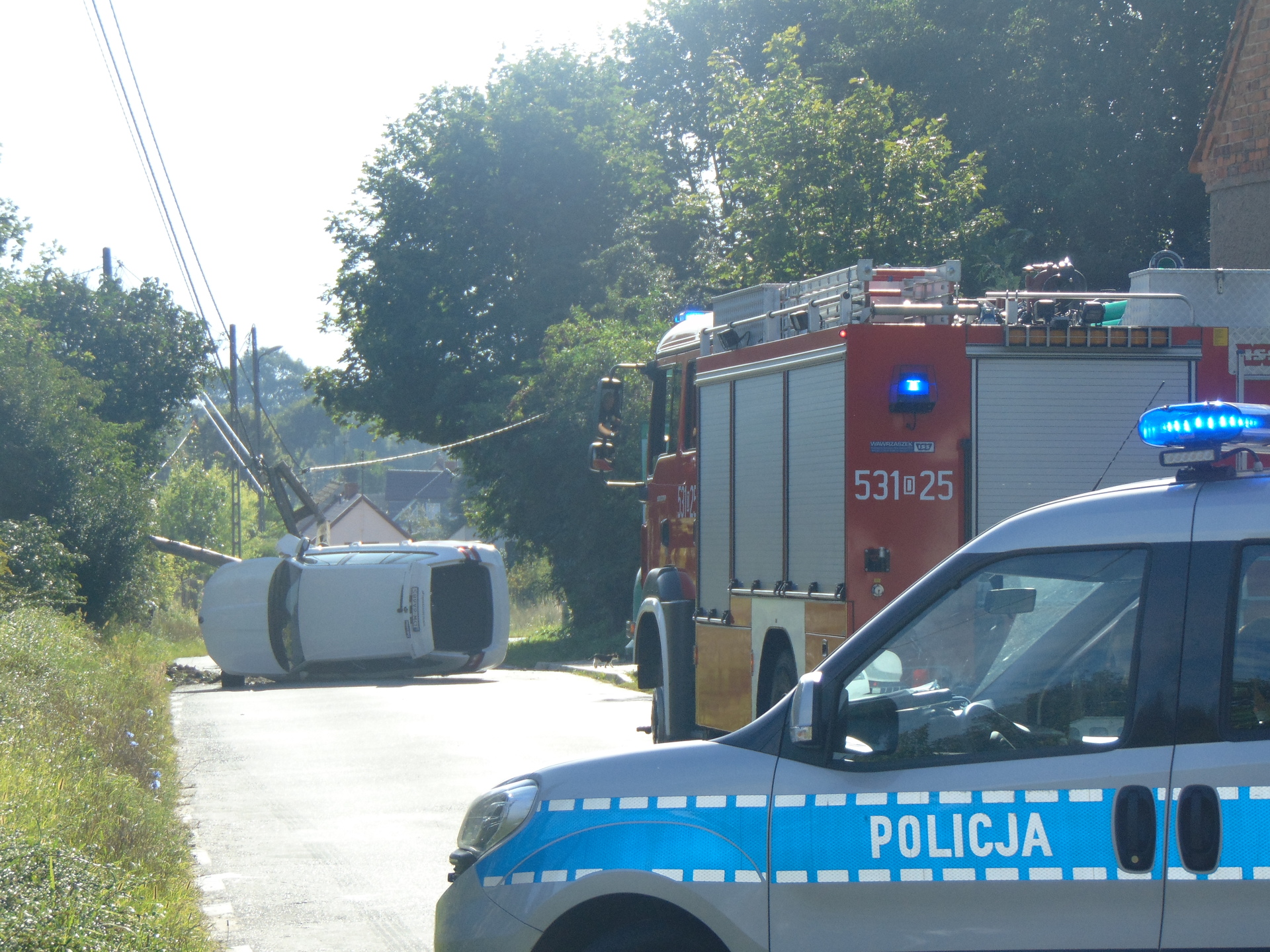 GMINA POLKOWICE. Staranowała słup energetyczny (FOTO, WIDEO)