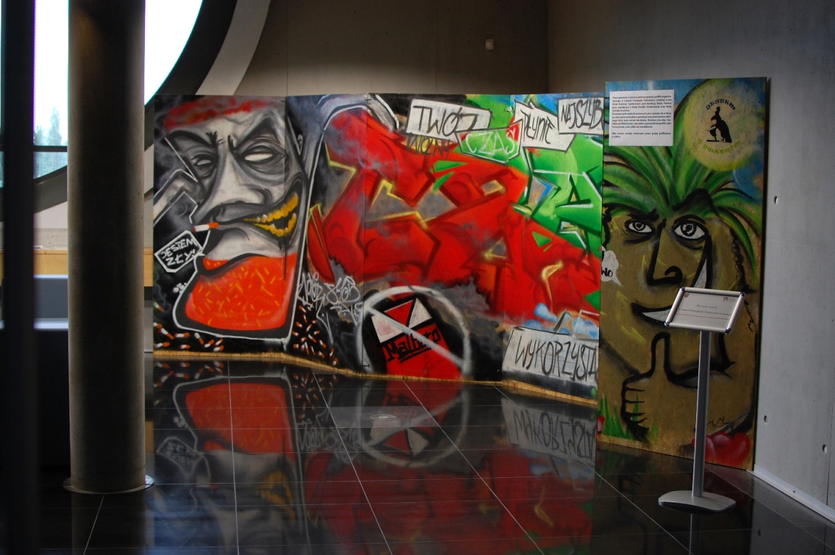 POLKOWICE. Murale w starostwie