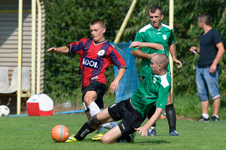 REGION. Pewna wygrana rezerw Iskry Kochlice (FOTO)