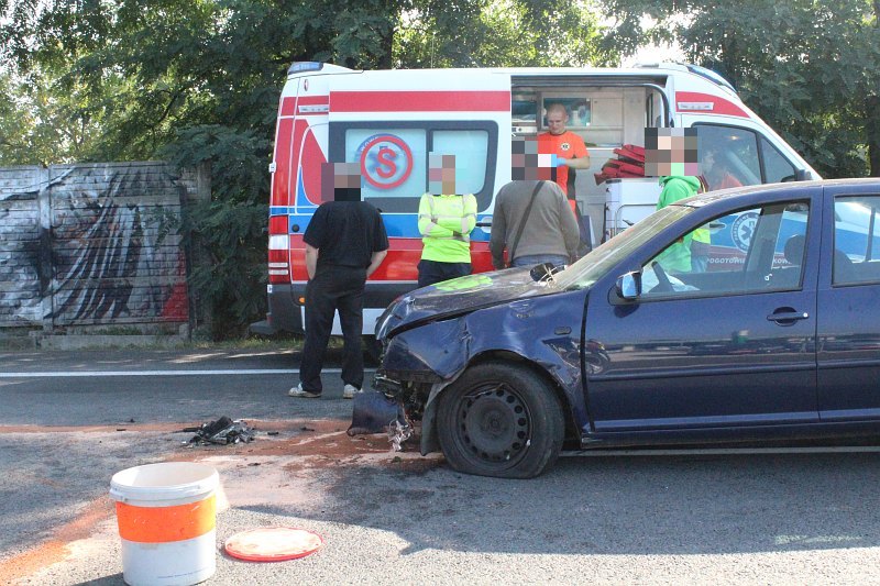 LUBIN. Volkswagen wpadł do rowu