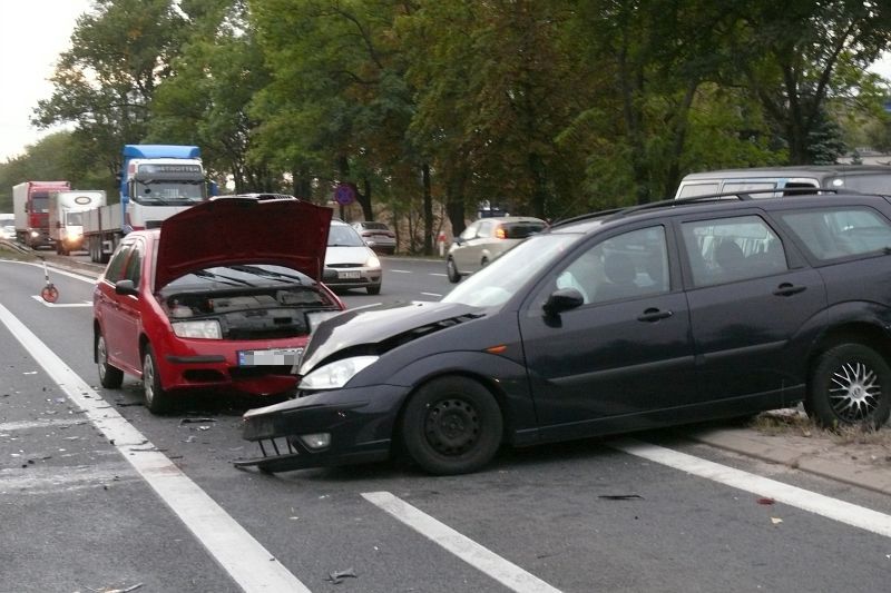LUBIN. Zderzyły się trzy, potem dwa auta