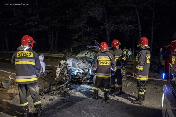 POLKOWICE. Kierowca zakleszczony w aucie na DK 3