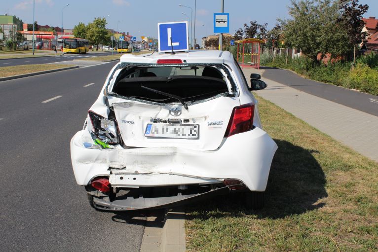 LUBIN. Ciężarówka wjechała w „elkę” (WIDEO)