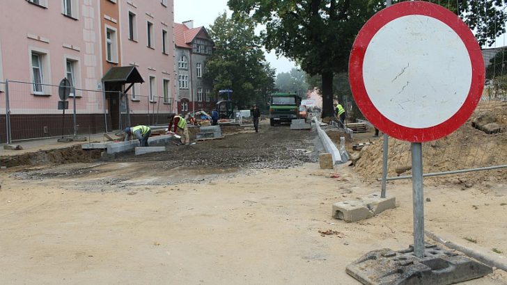 LUBIN. Ulica 1 Maja dalej remontowana (WIDEO)