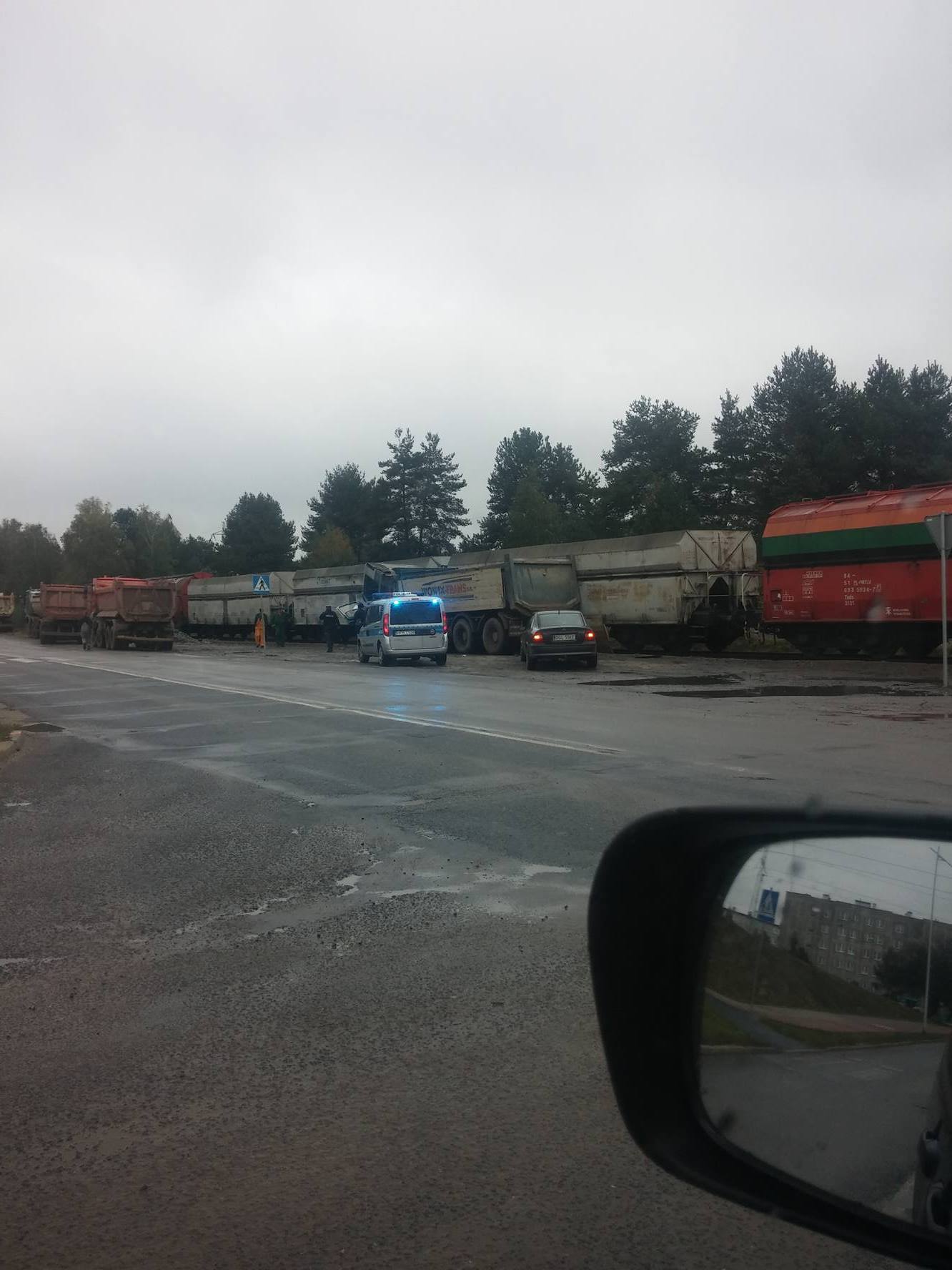 POLKOWICE. Samochód ciężarowy uderzył w wagon