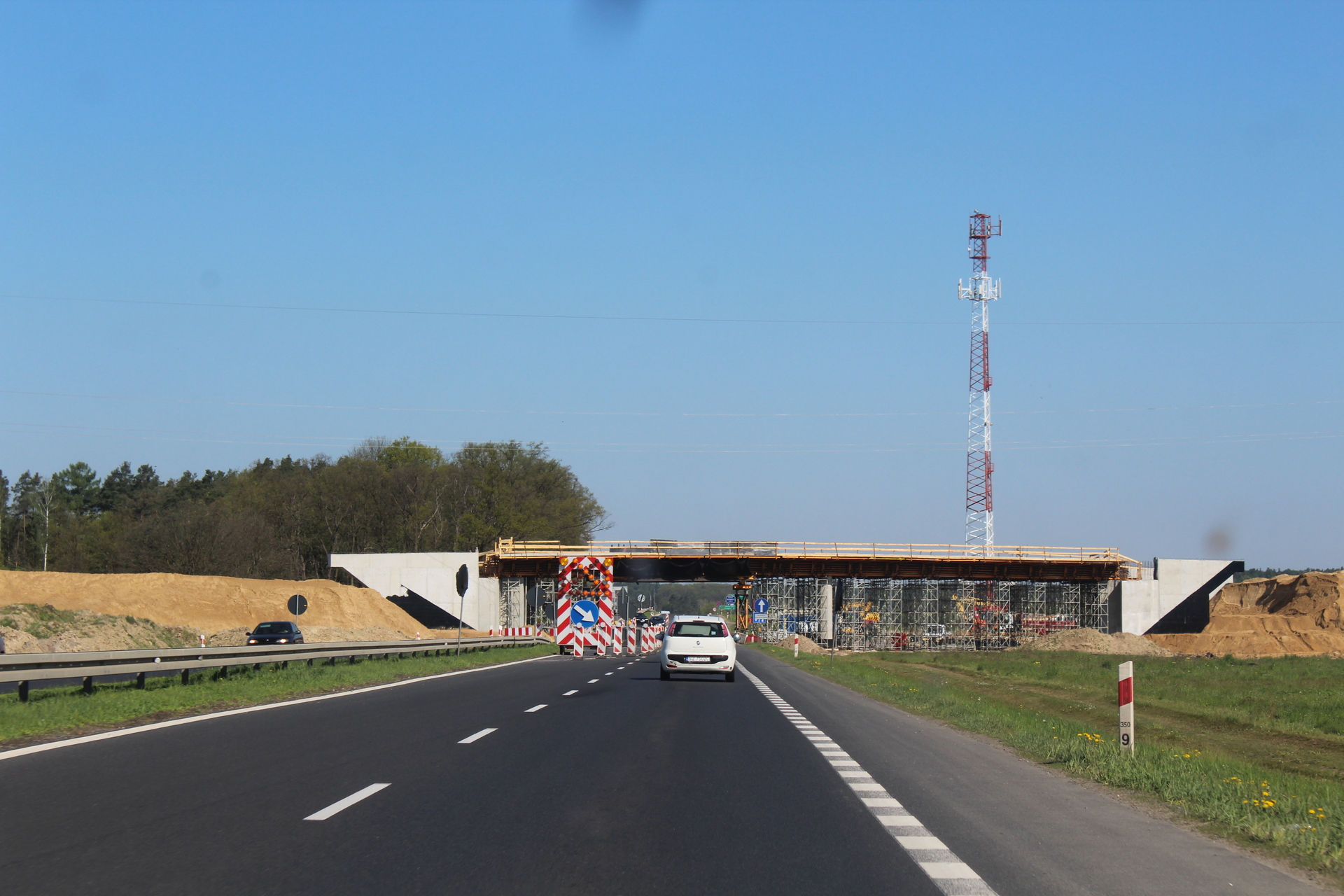 POLKOWICE. Linia energetyczna nad S3