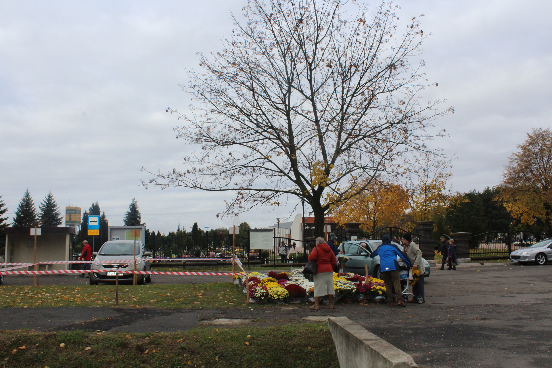POLKOWICE/CHOCIANÓW. 1 listopada zmiany przy cmentarzach