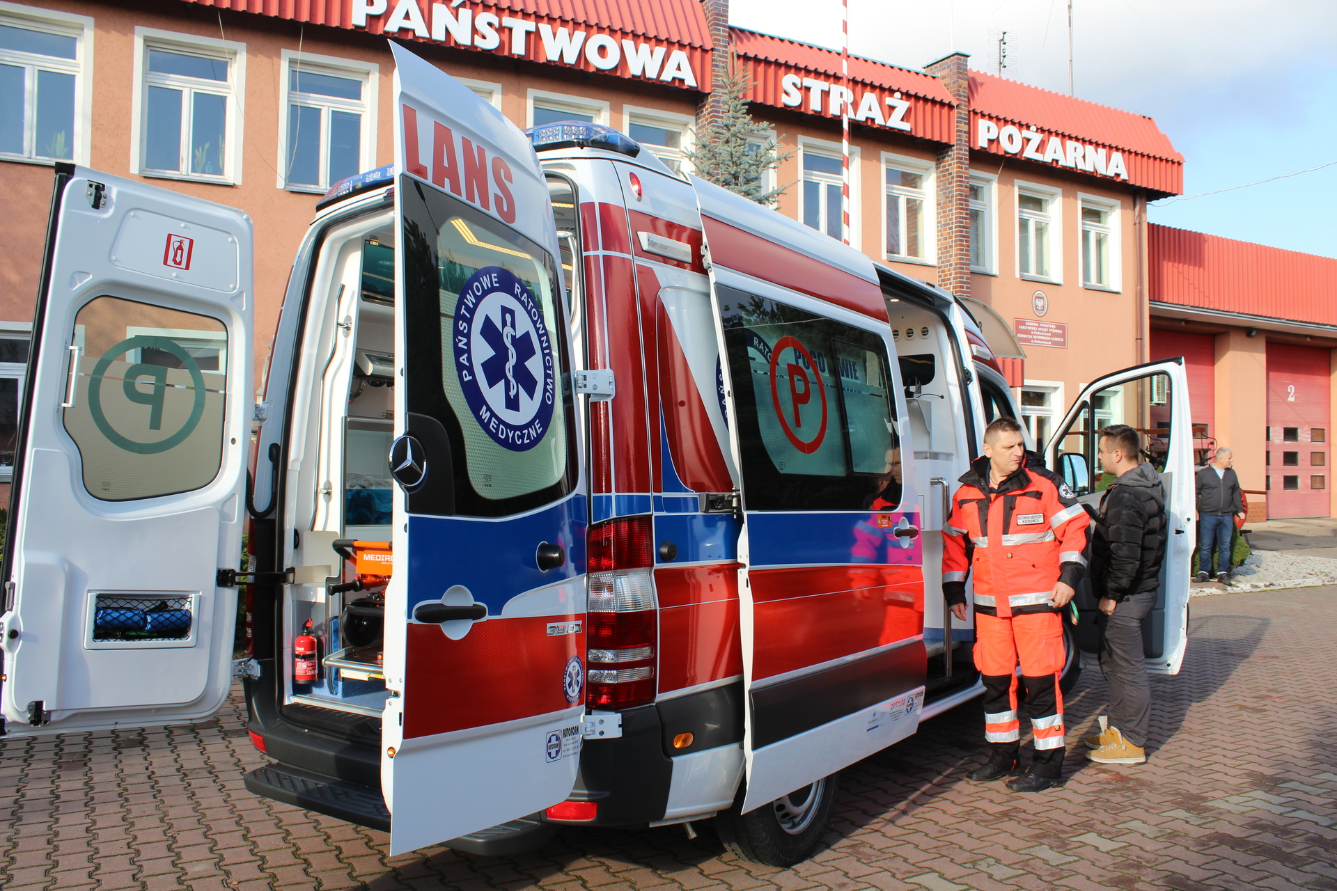 Ratownicy medyczni robią hałas! Protest trwa (WIDEO)