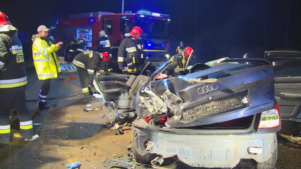 LUBIN/POLKOWICE. TIR zderzył się z osobówką, są ranni