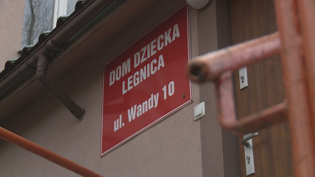 LEGNICA. Domom dziecka radny pomoc niesie (WIDEO)