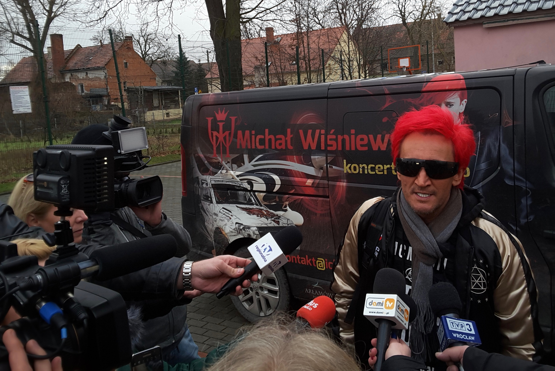 LEGNICA. Święty Mikołaj z czerwonymi włosami (WIDEO)