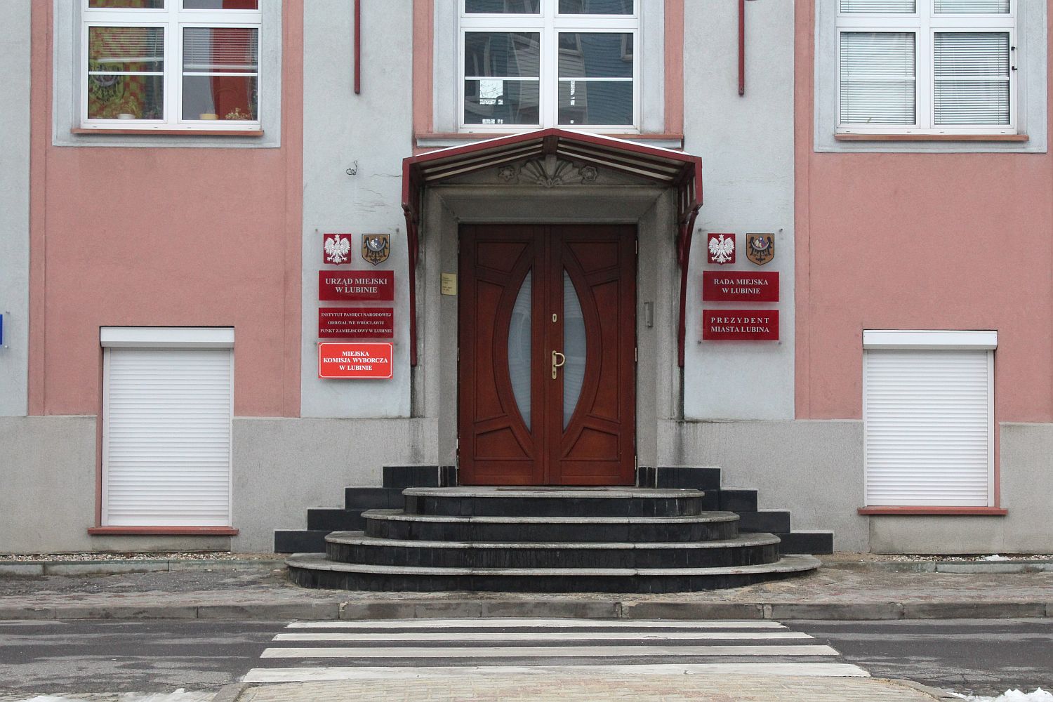 Jak będą pracowały lubińskie urzędy w piątek?