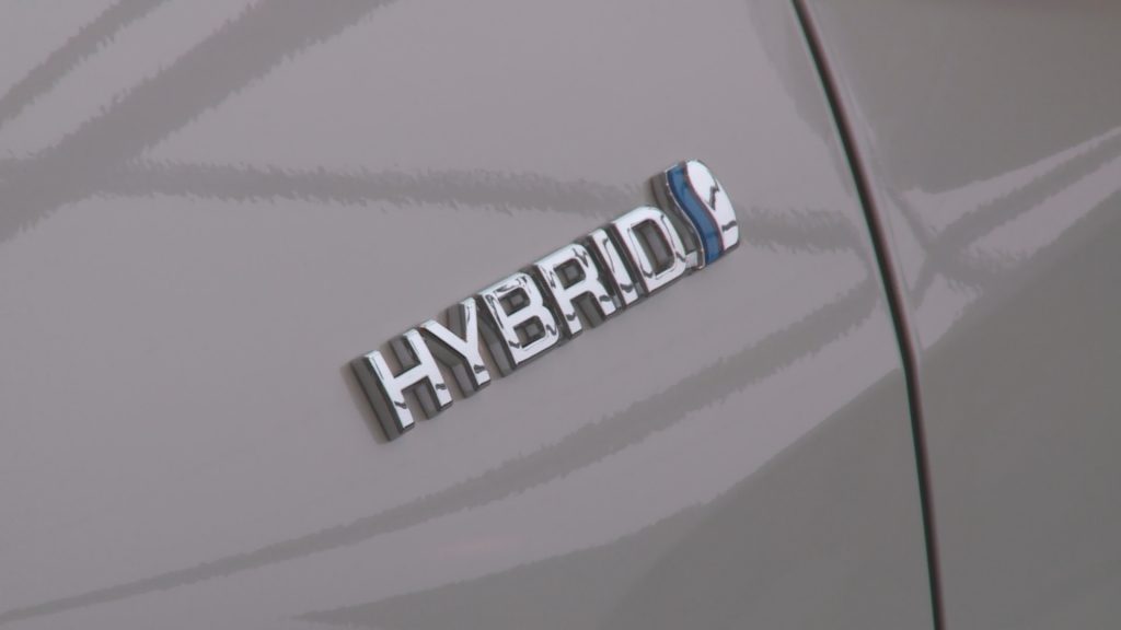 LEGNICA. Z hybrydą tańsza jazda i parkowanie (WIDEO)