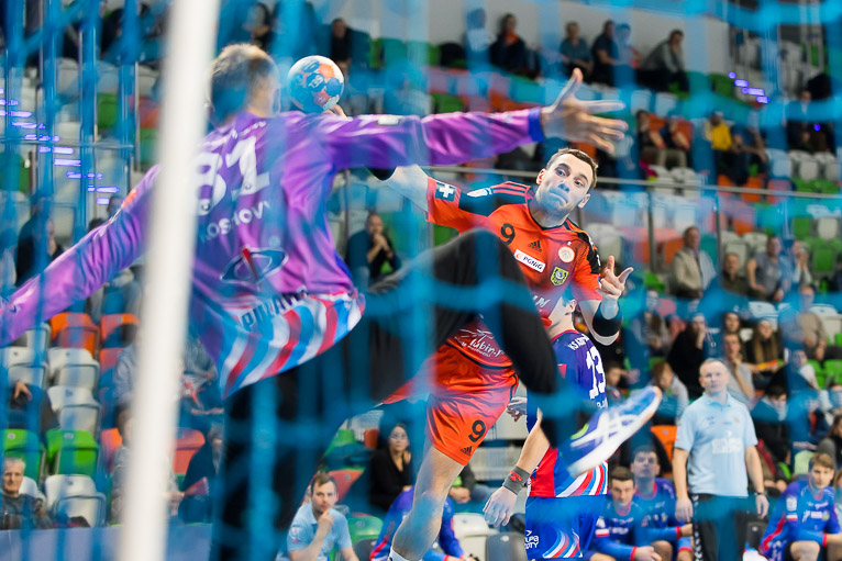 Zacięty mecz w Lubinie (FOTO)