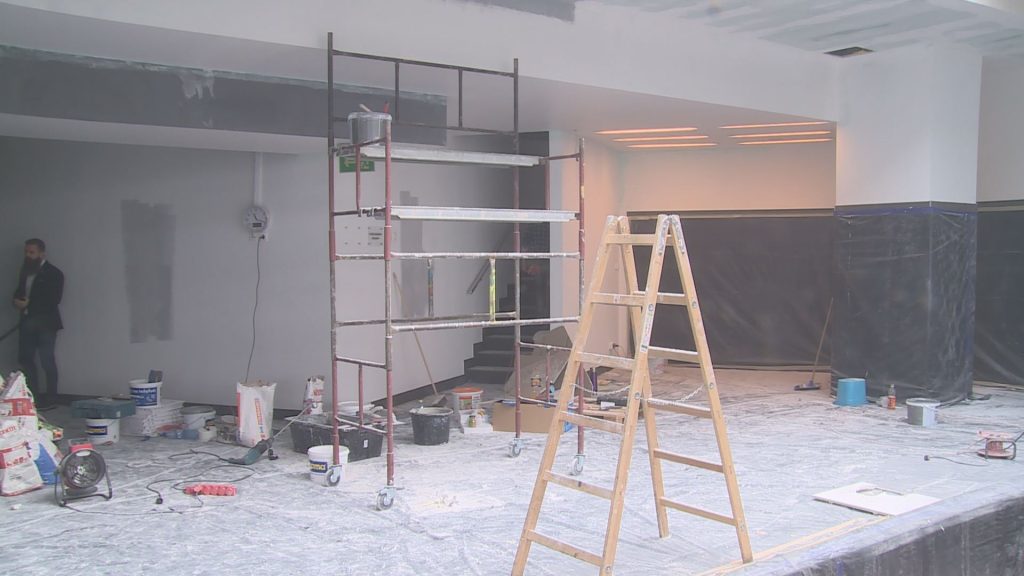 Spór o zamknięty basen (WIDEO)