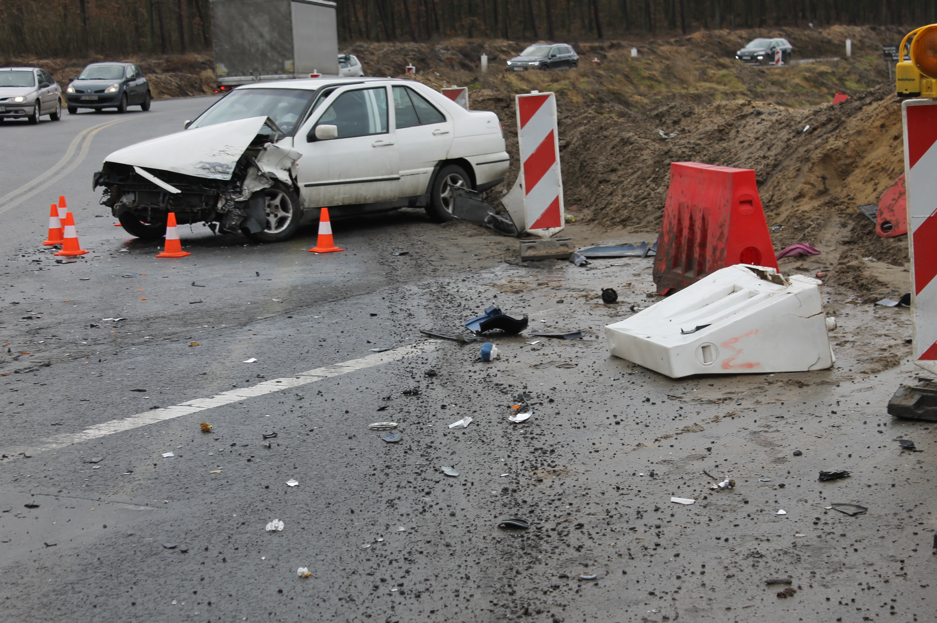 Osobówka zderzyła się z tirem (FOTO)