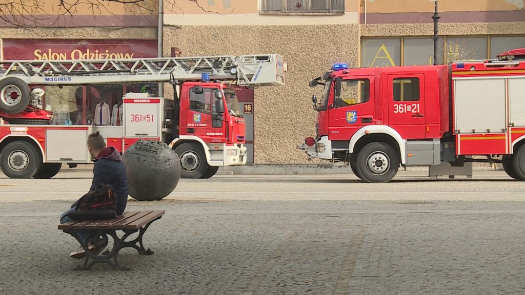 Martwy mężczyzna znaleziony w mieszkaniu w legnickim Rynku (WIDEO)