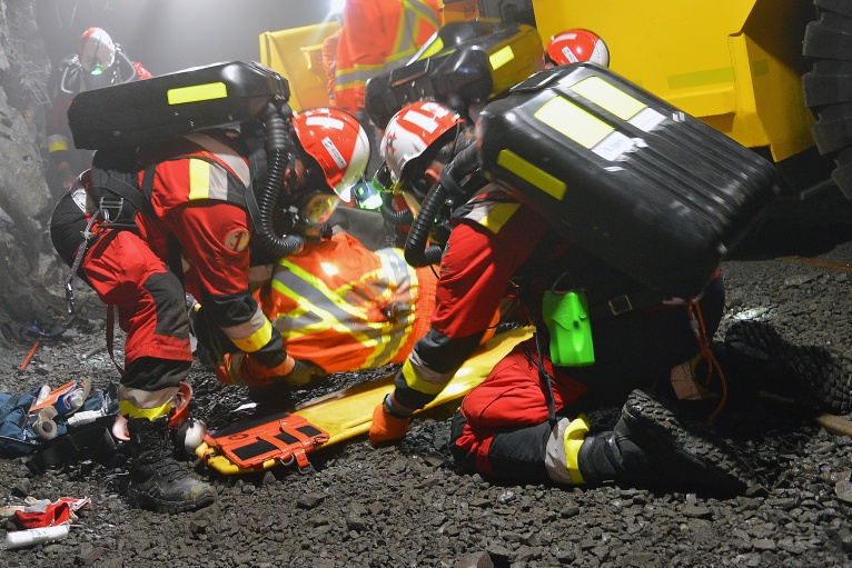 Wstrząs na Rudnej. Dwóch górników w szpitalu (WIDEO)