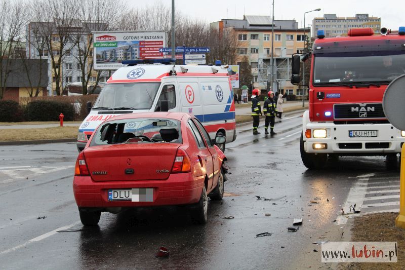 Wypadek na skrzyżowaniu – utrudnienia w centrum miasta