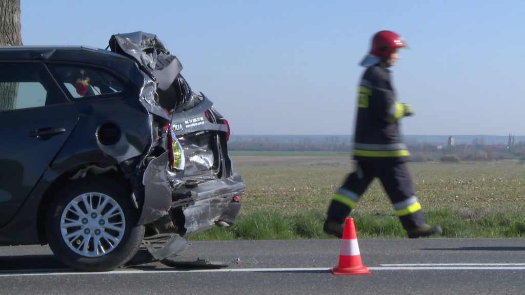 Podczas remontu drogi ciężarówka uderzyła w kię (WIDEO)