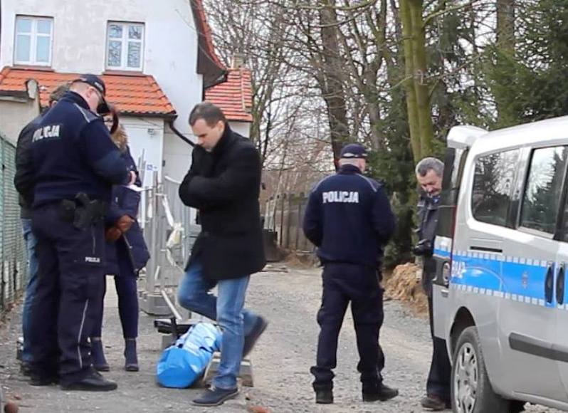 Śmierć pod izbą wytrzeźwień (WIDEO, FOTO)