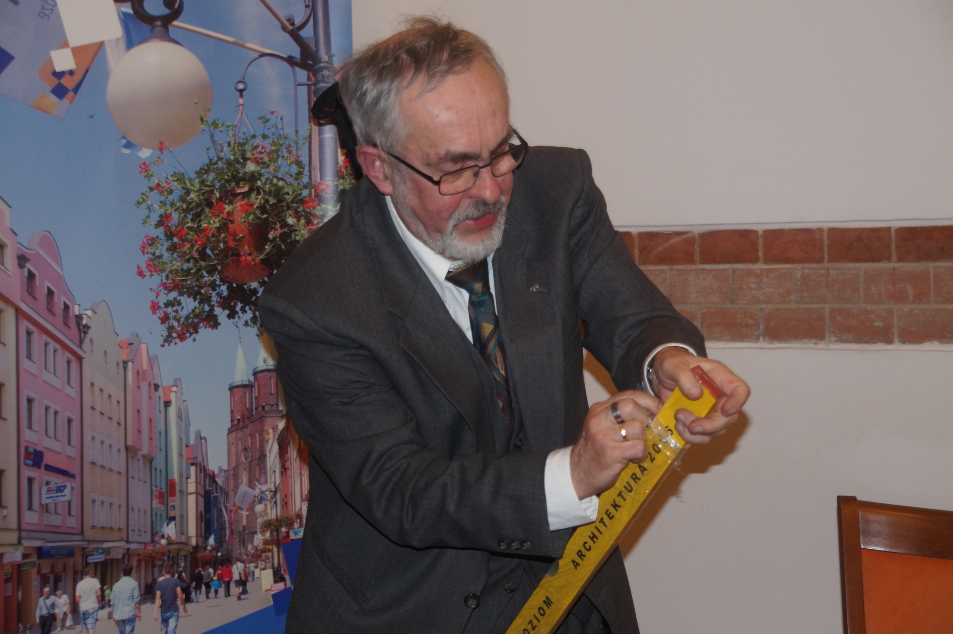 Żółte poziomice dla najlepszych architektów (WIDEO)