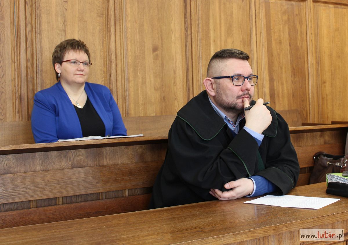 Ugodzony nożem nauczyciel wraca do wydarzeń sprzed lat