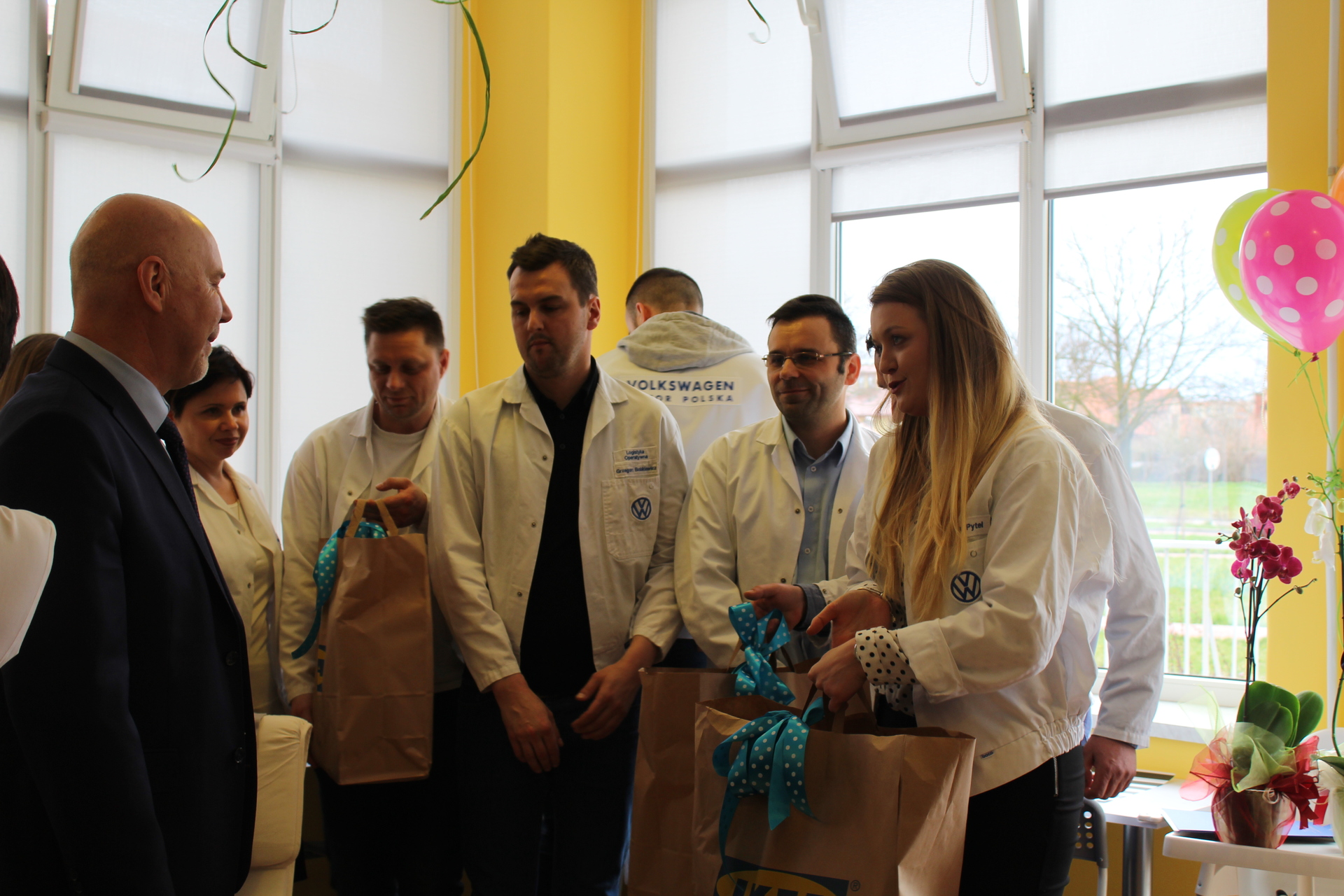 Wolontariusze z Volkswagena wyremontowali świetlicę w głogowskim szpitalu (WIDEO, FOTO)