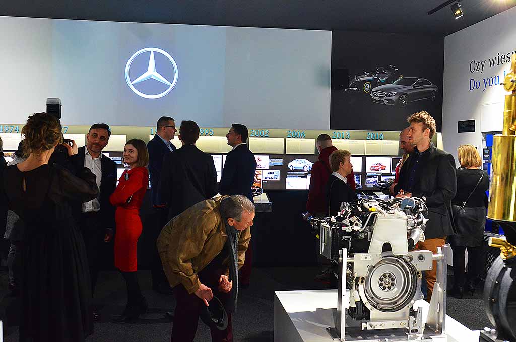 Mercedes wjechał do Jawora. Na początek do muzeum (FOTO)